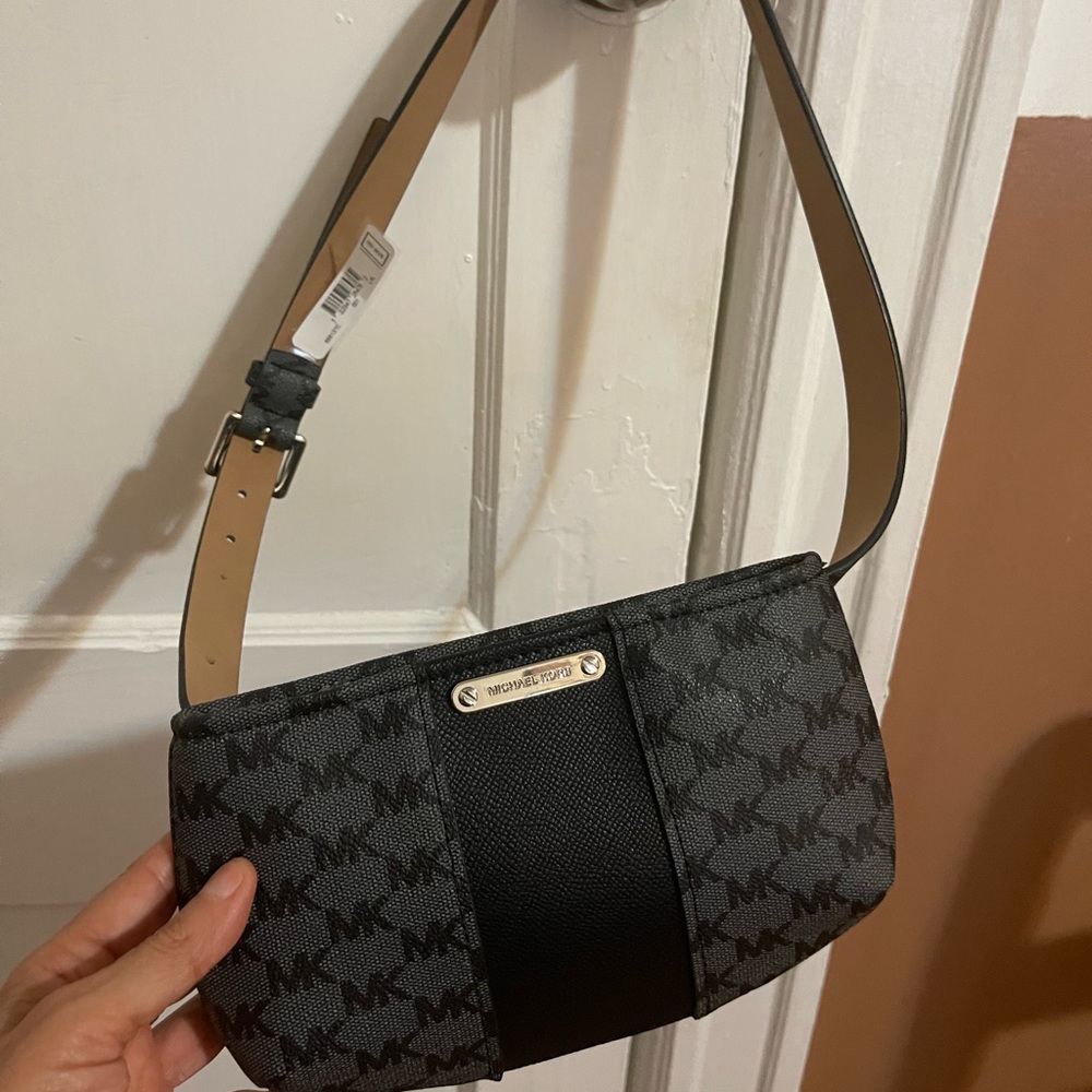 NWT Michael Kors Women’s Small Waist Bag Size L/XL Fanny Pack